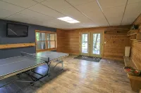 Chalet Crystal Mountain - 6 Bedroom - 3 Bath Log Cabin - 4-Star