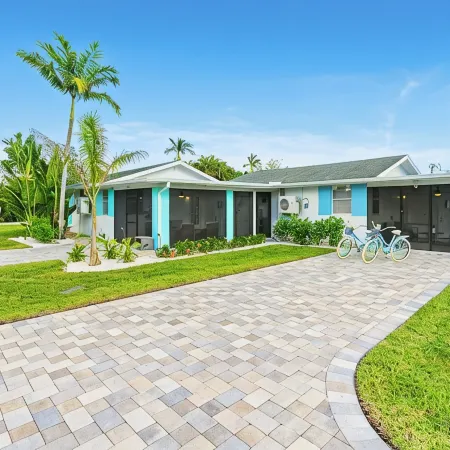 Charming Naples Retreat – Your Perfect Getaway!