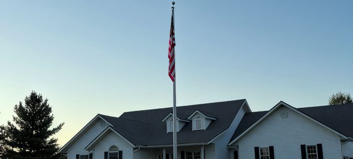 Fully custom modern four bedroom home on 13 acres with a stocked pond. 잭슨 카운티 호텔