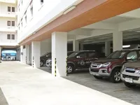 穆達漢濱河酒店 - 停車場