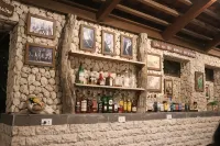 Island View Beachfront Resort - bar