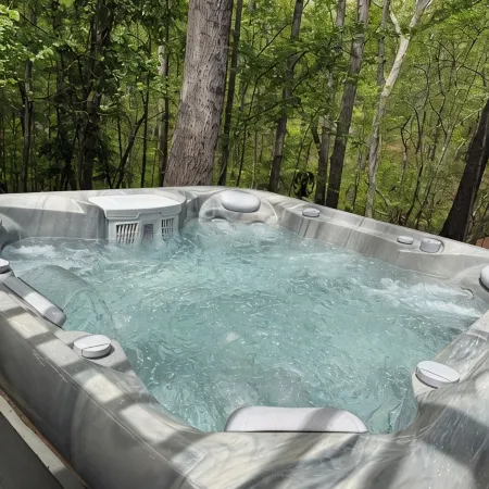 Lake Lanier Retreat, Dock, Firepit, Home Theater,HotTub