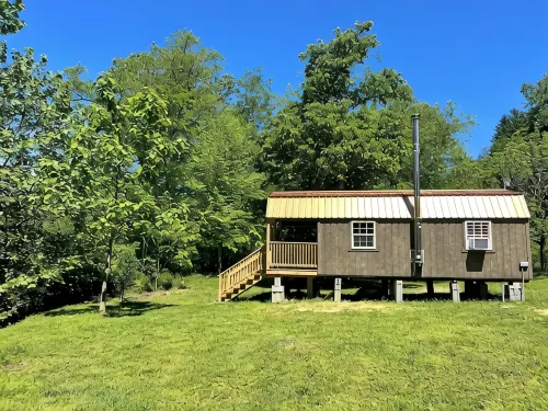 Meadow Riverfront Cabin - 무료 와이파이