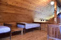Quiet and Comfy 3 bed/2bath - Golf Chalet w/ Loft&Hot tub - Chalets
