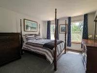 Large, Comfortable Home | Sleeps 8 | On the Clearwater River | Dog Friendly - Homestays