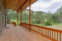 Modern Day Luxury Cabin Living! 4 Bed/4Bath, Hot Tub, 5 Acres, 15 Min to Lvnwrth