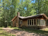 Comfortable Cabin in the Woods. Perfect for Fishing, Hunting or Skiing! - シャレー