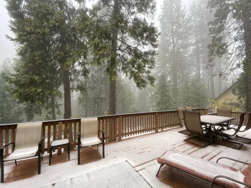 Spacious cabin with AC, private lake, hot tub, movie room