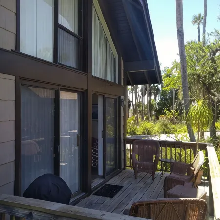Gorgeous getaway tucked in Eco Village of Sawgrass Landing in Crystal River, Fl.