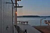 Beachfront, Water & Mountain Views, Epic Deck on Whidbey Island! - Bergblick