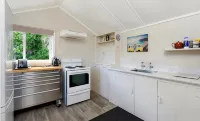Okiwi Bay Cosy Cottage - 2-Star