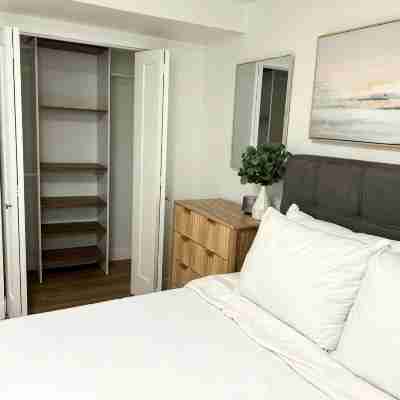 Parkside Pad in Kelowna's North End. Steps to the brewery district & the lake. Rooms