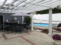 Lovely cottage 2 miles from the beach in quiet neighborhood
