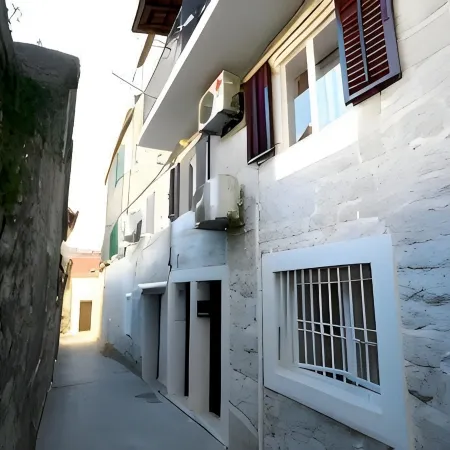 The Stone Alley Retreat
