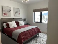 Luxury Whitefish Penthouse w/Hot Tub on Central Ave - 욕조