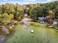 The Ultimate Getaway at a Charming Two-Bedroom Lakeside Cottage on Winnipesaukee - Homestays