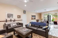 Tropical Oasis W/Heated Pool 2 miles to the  Beach