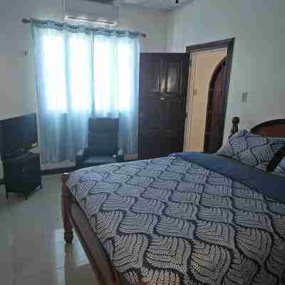 Charming Modern House In Residential Providence Hot-W/Wi-Fi/AC, Live/Secure Cam Rooms