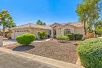 Pool & Putting Green with Golf Cart minutes to Golf Courses in Sunny Arizona!