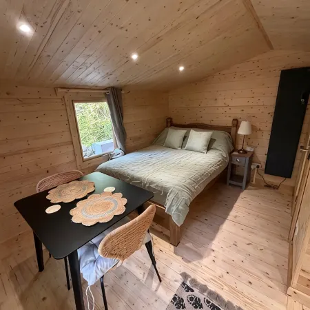 Cabin at the foot of Snowdon