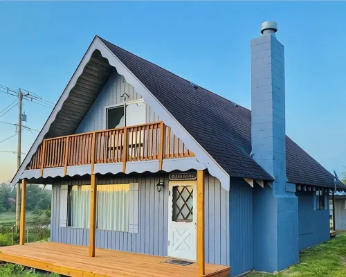 fully fenced Dog yard - Overlooking the Copalis River - Hotels in Copalis Beach