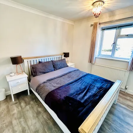 Beautiful, fully equipped, pet friendly 3 bedroom house in Shakespeare County. Ξενοδοχεία στην πόλη Άλσεστερ