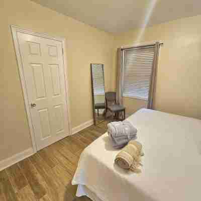 Modern Minimalist Haven 1BD 1BA Apt in SE DC WiFi Rooms