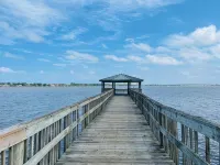 Cozy Beach Town Getaway 5 Minute Drive From The Beach - Homestays