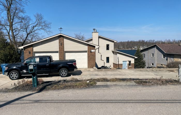 Spacious 4-bedroom 3-bathroom lake house on Shriner Lake in Columbia City.
