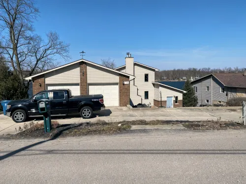 Spacious 4-bedroom 3-bathroom lake house on Shriner Lake in Columbia City. - Wifi