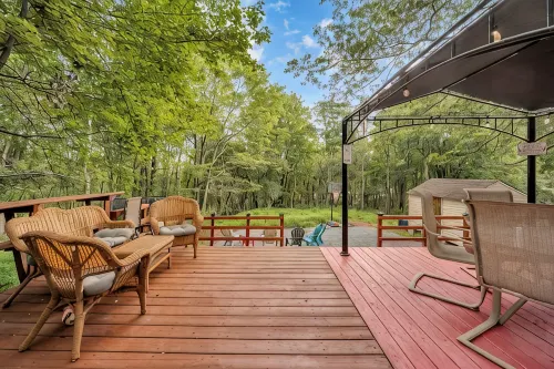 Stunning! Pocono Escape! HotTub Sauna Pool Ski Pet-Friendly Fireplace Fishing