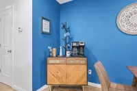 The Wildflower Townhome - Beautifully Updated and Fully Stocked - Close to A&M!