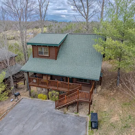 Cozy Smoky Mountain Cabin Retreat - close to all Major Attractions