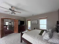 Indiana Dunes Getaway on 2 acres! Truly unique 4 Bedroom, 4 Bath home! - 무료 와이파이