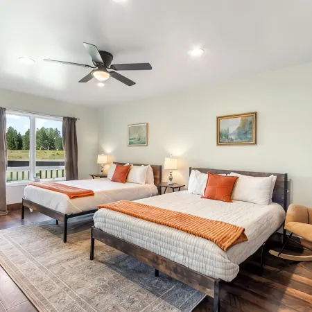 Peaceful Mountain Retreat that sleeps 7, views of Pagosa Peak & Bonus Workspace!