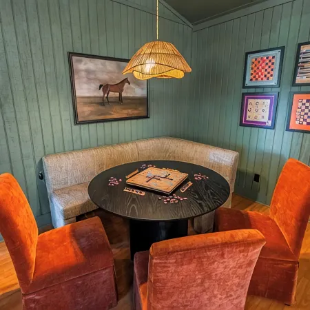 Large cabin-Game Room,Hot tub,Kid Friendly