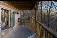 Charming townhome with 2 master suites, WiFi, AC in tranquil Sugar Mountain