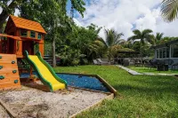 BEST LOCATION, Few min walk, Bike to Deerfield Beach and Pier. one acre property - 4-Sterne