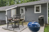 Trail Side in the Heart of Winona Lake - 4-Sterne