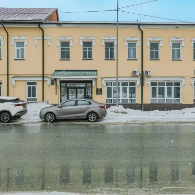 Gizzat Plaza (Гиззат Плаза) Отели рядом со станцией Казань