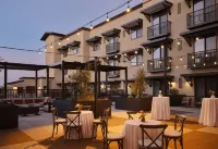 ดิ เอวา โรงแรม พาโซ โรเบิลส์, คิวริโอ คอลเลกชัน บาย ฮิลตัน - พร้อมอาหารเช้า