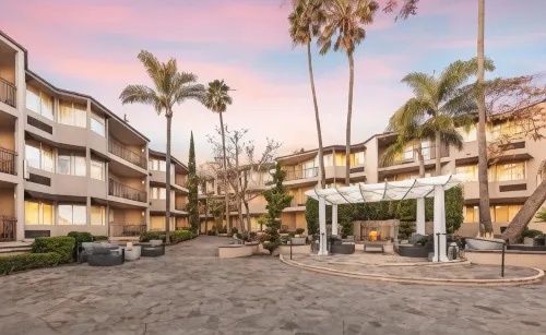 The Belamar Hotel Manhattan Beach, Tapestry Collection by Hilton