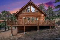 Cabin - Hot Tub w Outdoor TV, Sleeps 12, King Bed, Dogs ok