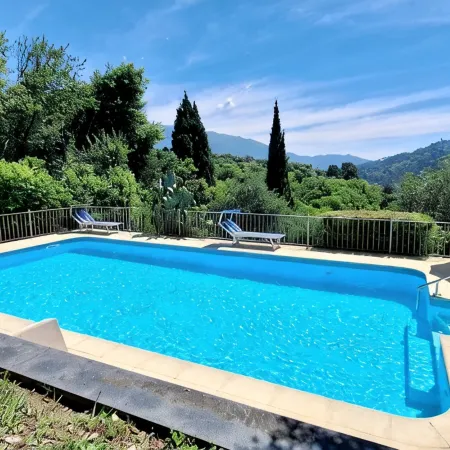 Hill Palace Villa, Private Pool, Sea View, Full Privacy, Easy Accessible by Car