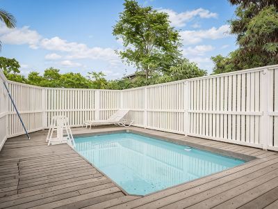 Walk to Beach! HUGE 5 bedroom, 5 bath with Pool!!