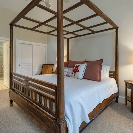 5 STAR!! Sleeps 8-10,3bd + loft, 3ba, A/C..5 minutes to beach,Spacious Condo.