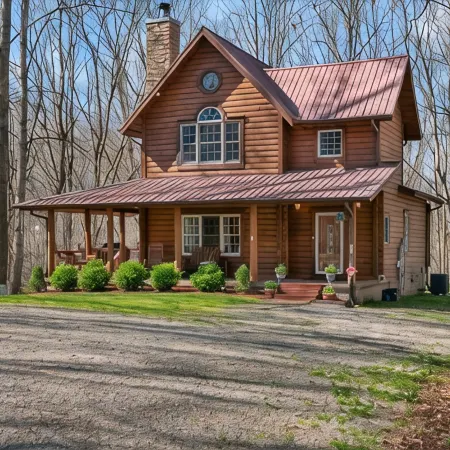 Cozy lakehouse retreat w/kayaks, high speed Wi-Fi, and pet friendly!