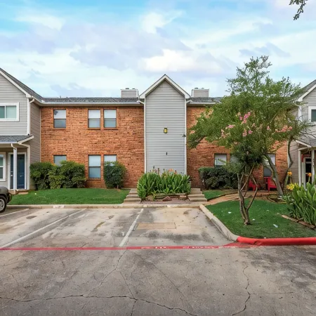 I841 – World Cup Stay - 18 Min to at&T - Sleeps 4 - Public Transit