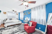 Vibrant  Pet and Family friendly fully fenced yard great location - Gym