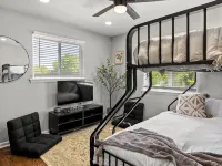 MKE 2 Bed W/ PKNG 15M Downtown - Condos